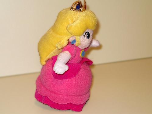 Pluche_Princess_Nintendo_02.jpg