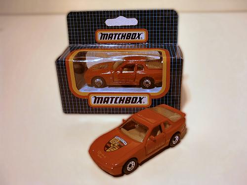 Porsche944_Matchbox_Turbo_04.jpg